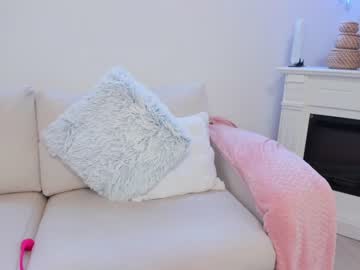 Nude girl _redxxxvelvet_ image #2698256