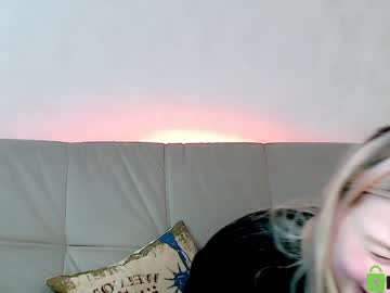 Nude girl shy_blondiee image #3641427