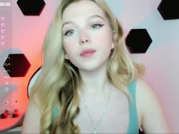 Nude girl small_blondee image #3984325