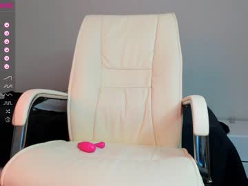 Nude girl maeve_min image #3164381