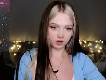 Nude girl small_blondee image #5585484