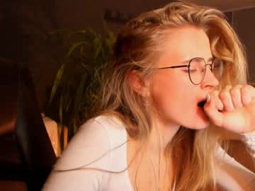 Nude girl linellali image #2938056