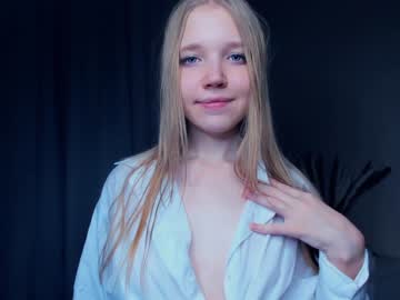 Nude girl hug_honestly image #5765105