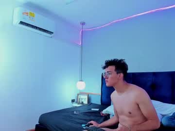 Nude man catchingstraight image #2547641