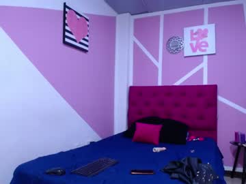 thena_violet nude cam