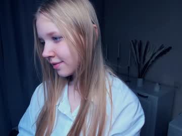 Nude girl hug_honestly image #5763669