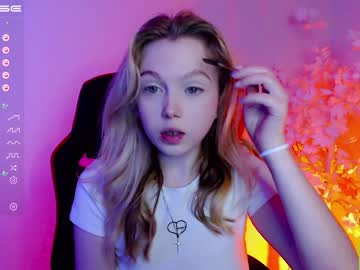 Nude girl small_blondee image #4006314