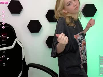 Nude girl small_blondee image #4143531