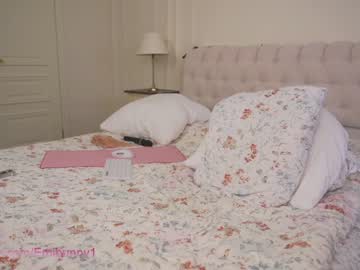 Nude girl emilia98xxx image #2557040