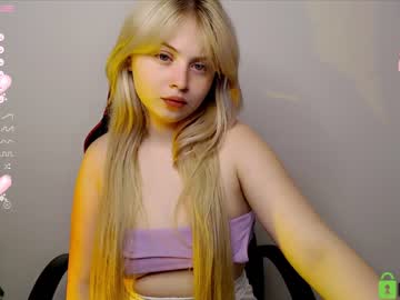 Nude girl shy_blondiee image #3855440