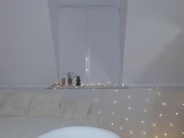 Nude girl shy_cut1e image #4945352