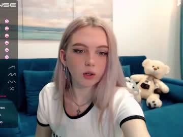 Nude girl small_blondee image #1021995