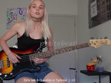 Nude girl petitebrat image #6685722