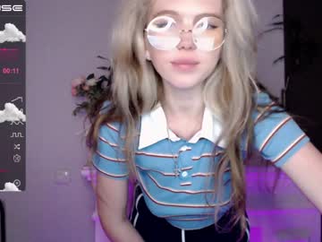 Nude girl small_blondee image #2579435