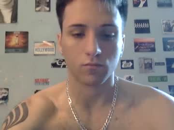 lucasbacon13 nude cam