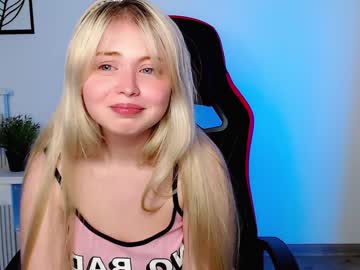 Nude girl shy_blondiee image #3756239