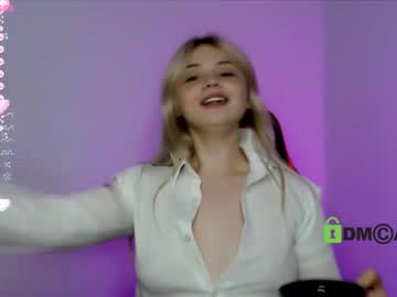 Nude girl shy_blondiee image #3847938