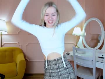 Nude girl c_a_s_s_i_e image #4064985