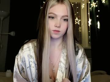 Nude girl small_blondee image #5667028