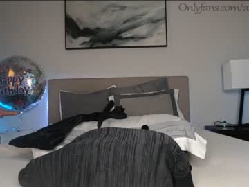 Nude couple ari_lovexo image #2423672