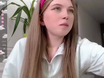 Nude girl small_blondee image #2096010