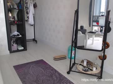 Nude girl _mllymoore_ image #2296363