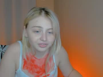 Nude girl shy_blondiee image #3654643