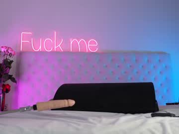 Nude girl kissing33 image #6550200