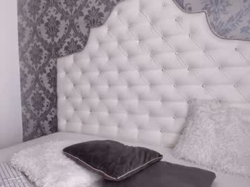 Nude girl kiss_jess image #4377543