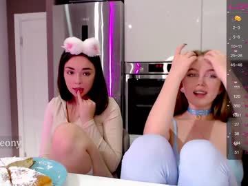 Nude girl small_blondee image #2944304