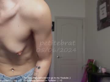 Nude girl petitebrat image #6911684