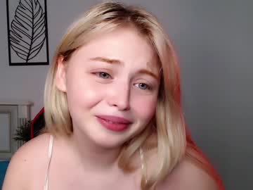 Nude girl shy_blondiee image #3755932