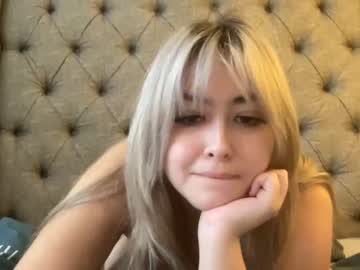 chloesurreal nude cam