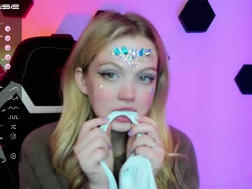 Nude girl small_blondee image #3949488