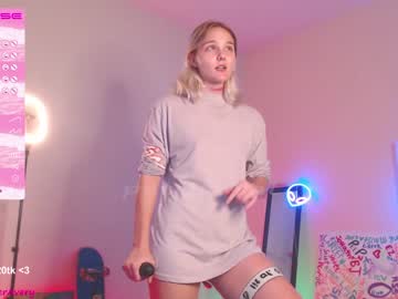 Nude girl petitebrat image #4392381