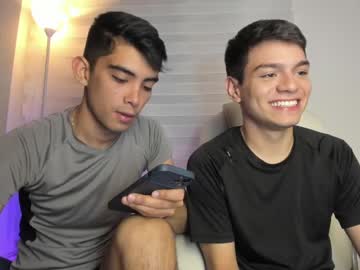 born2pizzaa nude cam