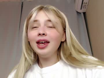 Nude girl shy_blondiee image #3661485