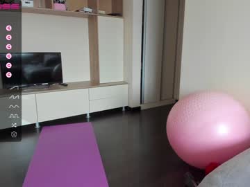 Nude girl emilymilf__ image #4624376