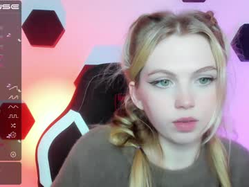 Nude girl small_blondee image #3935618