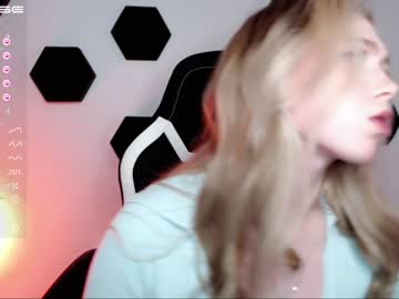 Nude girl small_blondee image #4039125