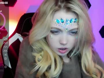 Nude girl small_blondee image #3948987