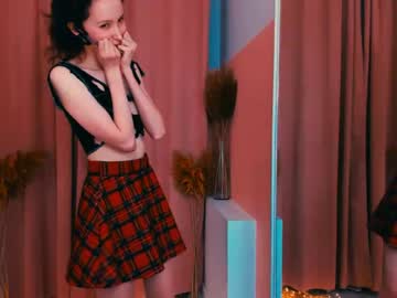 Nude girl hailiemills image #3062033