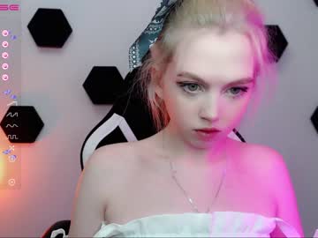 Nude girl small_blondee image #4046105