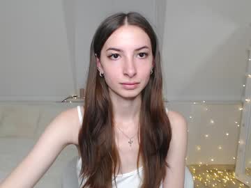 Nude girl shy_cut1e image #4931779