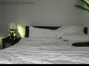 Nude couple ari_lovexo image #4070023