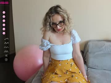 Nude girl emilymilf__ image #4437337