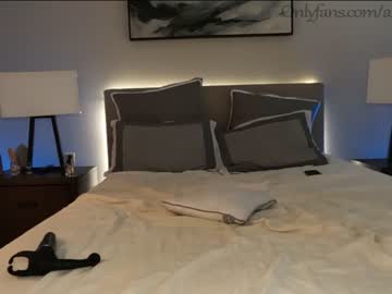 Nude couple ari_lovexo image #1503275