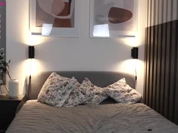 Nude girl _guesswhat_ image #2112127