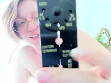 Nude girl pretendlunch image #2745114