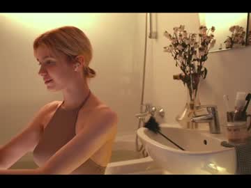 Nude girl luna_ai image #2090712